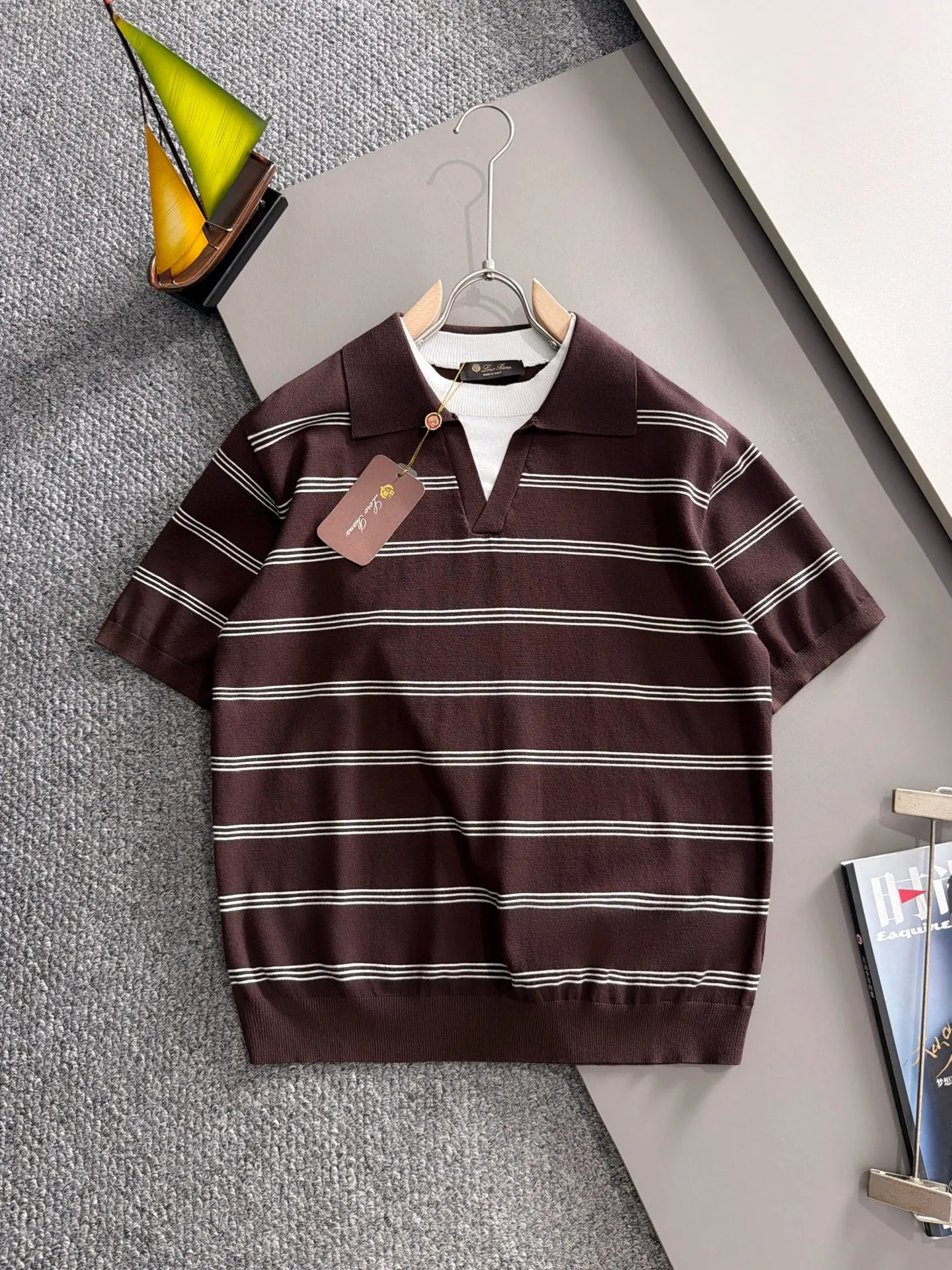 LP high quality Loro Piana 26ss New Arrival men's short-sleeved knitted T-shirt. Made of combed cotton yarn knitted cotton fabric, no pressure when entering and exiting the counter. Exclusive control of raw materials. It feels substantial when weighed, and the upper body is more textured than ordinary T-shirts. This texture can handle the weather easily and is suitable for both hot and cold! Loose fit design, looks noble. The only correct version is available Size: M to 4XL